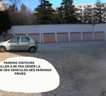 Cosy Nimes Apartment