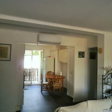 Cosy Nimes Apartment *